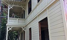 Świdermajer jak nowy. Przywracają oryginalny kolor elewacji