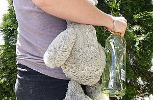 Pijana poszła do baru z dzieckiem. Interweniowała policja