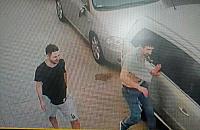 Niszczyli samochody na Bielanach. Szuka ich policja