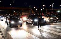 Nocne wyścigi na ulicach Warszawy. "Policja walczy jak może"