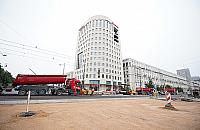 Deszcz zaskoczył drogowców. Marszałkowska rozgrzebana na dłużej