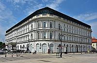 Kto na to pozwolił? Szklana "czapka" zadziwia turystów