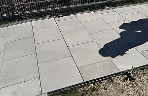 Nowość w Warszawie. Co to jest podwieszany chodnik?