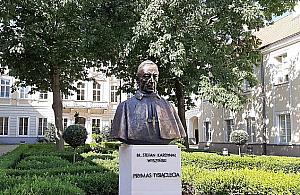 Nowy pomnik w Warszawie. Popiersie prymasa Wyszyńskiego odsłonięto przy Miodowej