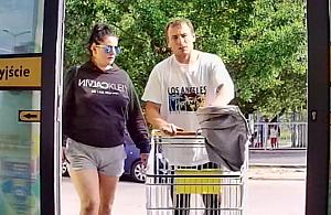 Okradli dwie Biedronki, zapomnieli o maseczkach. Szuka ich policja