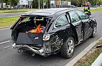 Wypadek na Połczyńskiej. Samochód skosił barierki