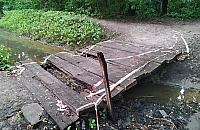 Mieszkańcy wpuszczeni w kanał. Dlaczego zlikwidowano kładkę?