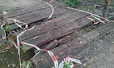 Mieszkańcy wpuszczeni w kanał. Dlaczego zlikwidowano kładkę?