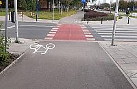 Bubel na Ciołka. Piesi wychodzą zza ściany pod koła rowerzystów