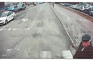 "Wtargnął" na przejście dla pieszych. Policja szuka tego mężczyzny