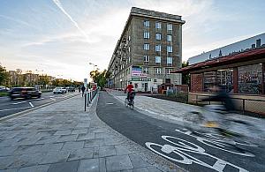 Duże zmiany w al. "Solidarności". Zniknęła zatoka, powstała droga rowerowa