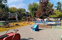 Dlaczego nie ma toalet przy placach zabaw? Urzędnicy: "Wysoki koszt budowy i utrzymania"