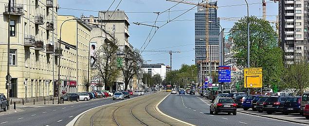 Zwęzić jezdnię, poszerzyć przystanki. Tramwajowy plan na Wolską