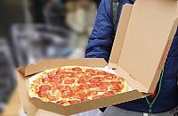 Si�� odebra� pizz� i pobi� dostawc�
