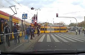 Kolizja dwóch tramwajów. Kierowca nagrał zderzenie
