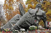 Chcą dostawić do pomnika krzyż. "To nie tylko symbol chrześcijaństwa"