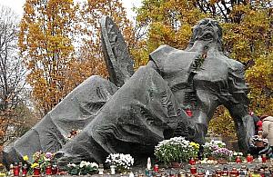 Chcą dostawić do pomnika krzyż. "To nie tylko symbol chrześcijaństwa"