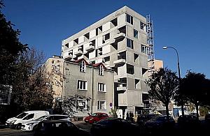 Balkony obok ślepej ściany na Olbrachta