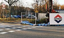 Ogrodzenie całkowicie zasłaniało pieszych. "Spełniało wymagania ZDM"