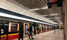 Metro jeździ, na wyświetlaczach "ewakuacja". Urzędnicy nie widzą problemu