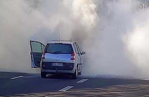 Gęsty dym nad Doliną Służewiecką. Kierowca najadł się strachu