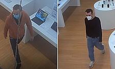 Zwinęli drogi telefon z Galerii Północnej. Policja szuka tych mężczyzn