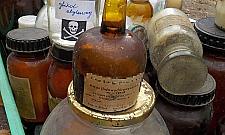 Niebezpieczne chemikalia porzucone w Falenicy