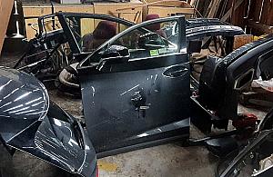 Lexus z Bielan trafił do dziupli pod Węgrowem. Niewiele z niego zostało