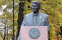 Dziesięć lat pomnika Reagana w Warszawie