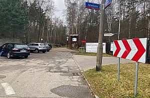 Przy Lesie Bemowskim brakuje parkingu. "Możemy zbudować dwa miejsca"