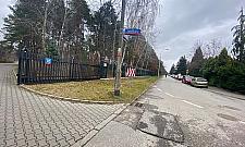 Przy Lesie Bemowskim brakuje parkingu. "Możemy zbudować dwa miejsca"