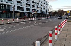 Osłupkowali Milenijną. "Samochody stanowiły zagrożenie"