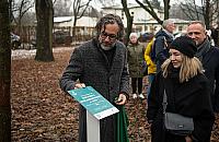 Celebryci sadzili drzewa na Woli. Akcja ku czci powstańców