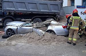 Wywrotka zmiażdżyła lexusa. Formalnie to... kolizja