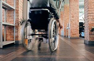 Wózek inwalidzki - wybór ma znaczenie! Krótki poradnik