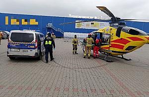 Kobieta w ciąży zasłabła przy M1. Zabrał ją śmigłowiec