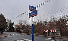 Popularny skrót po prywatnej działce. Ludzie korzystają i... śmiecą