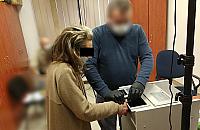Napad�a na kobiet� przy Stadionie Narodowym. Znalaz�a j� policja