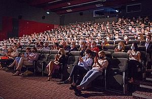 Kino, wystawa fotografii, samoobrona, wymiana książek. Białołęcki Ośrodek Kultury w grudniu
