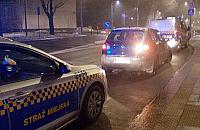 Zatankowa� auto i jecha� zygzakiem. Interwencja stra�y miejskiej