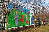 Dziecinny rysunek w roli muralu. Miał upamiętnić wolne elekcje