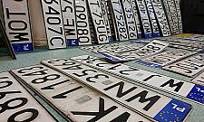 Rekordziści schwytani w Józefowie. Ukradli 105 tablic jednej nocy