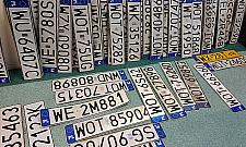 Rekordziści schwytani w Józefowie. Ukradli 105 tablic jednej nocy