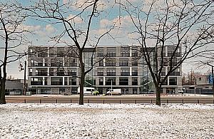 Zbudowali bloki, nie ma prądu. Nowi mieszkańcy czekają od lipca