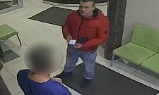 Kradzież telefonu na Bródnie. Policja szuka tego mężczyzny