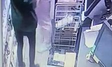 Szarpała i przyduszała kasjerkę. Zabrała butelkę wódki