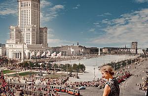Pałac Kultury był jeszcze jasny. Powojenna Warszawa w kolorze