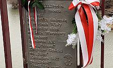 Żenująca kompromitacja urzędników. "Skradziona" tablica pamiątkowa jest w konserwacji