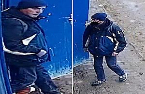 Kradzież portfela na Ostródzkiej. Policja szuka tego mężczyzny