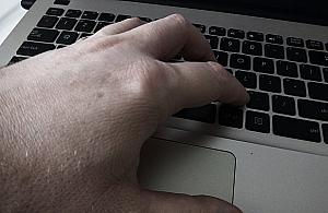 Nagabywał w sieci 10-latkę i prezentował jej pornografię